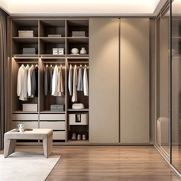 An Open Minimalist Wardrobe